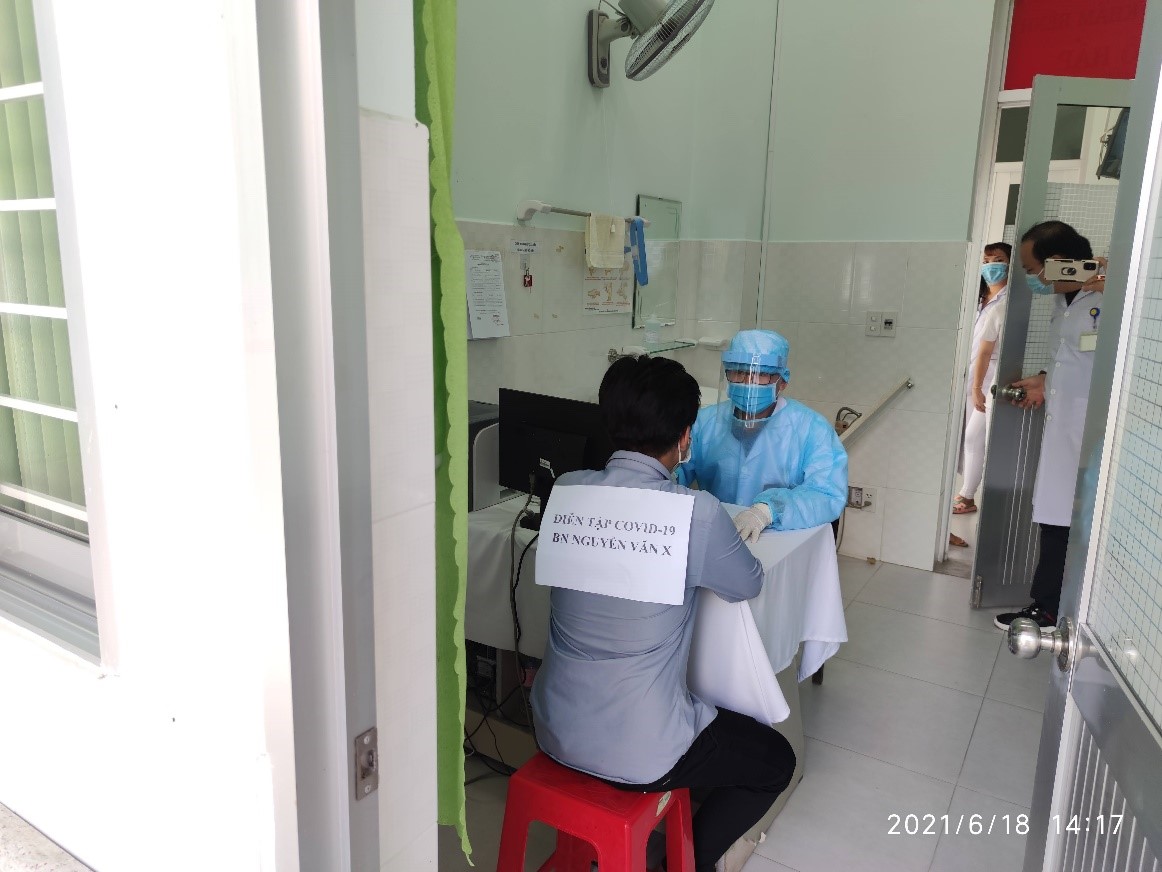 Diễn tập tình huống phòng chống dịch bệnh COVID-19 tại Bệnh viện Y học cổ truyền Tiền Giang