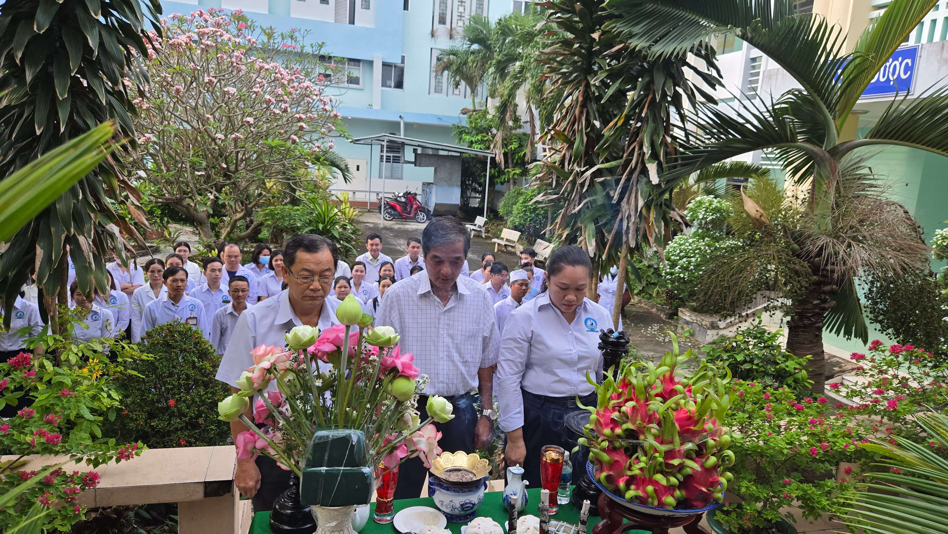 BVYHCTTG tổ chức Lễ dâng hương kỷ niệm 235 năm ngày mất của Đại danh y, Danh nhân văn hóa thế giới Hải Thượng Lãn Ông Lê Hữu Trác (1791 - 2026)